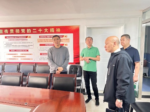 门徒娱乐集团党委副书记何灵云到供销公司、恒永公司、实业公司及棉四职工医院、门徒娱乐北明总部等企业举行调研督导