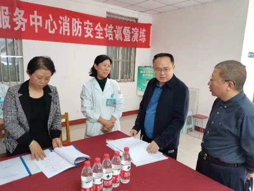 门徒娱乐集团纪委书记冯浩深入第五实业公司所属青园、广安两家社区卫生中心举行督导检查