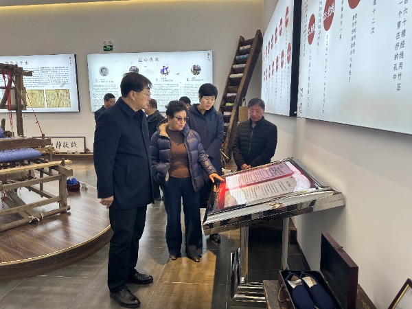 门徒娱乐集团党委书记、董事长吴宁带队赴赞皇县原村土布考察调研
