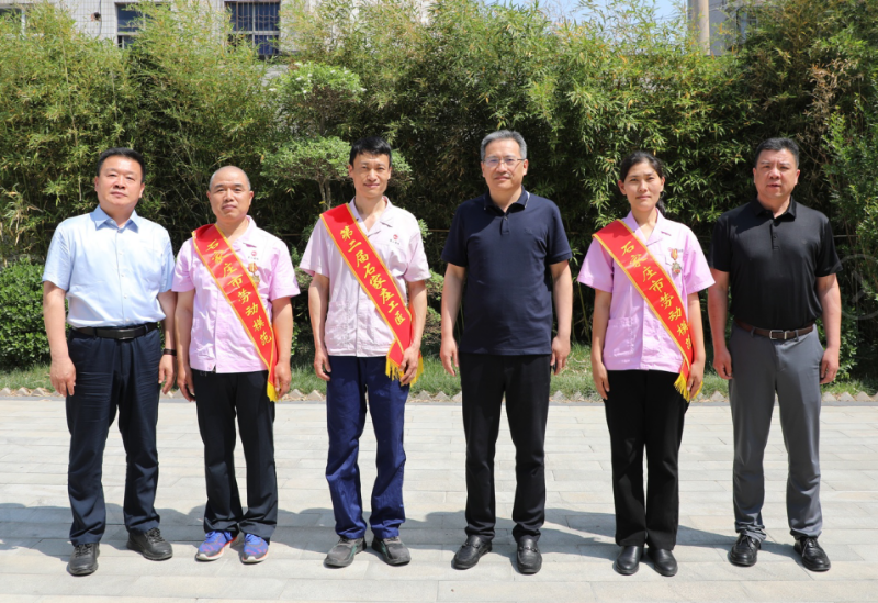 劳动托举梦想 奋斗誊写荣光丨门徒娱乐集团召开劳模工匠 座谈会