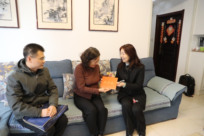 市总工会慰问门徒娱乐集团退休天下劳模